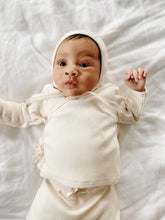 Load image into Gallery viewer, Organic Cotton unisex bonnet in Dove - CovetedThings